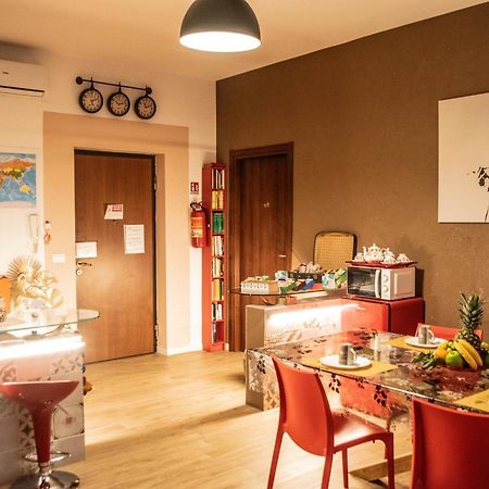 Emmanueli65 Fronte Clinica Per 4 Matrimoniale E Castello Bed & Breakfast Piacenza Dış mekan fotoğraf