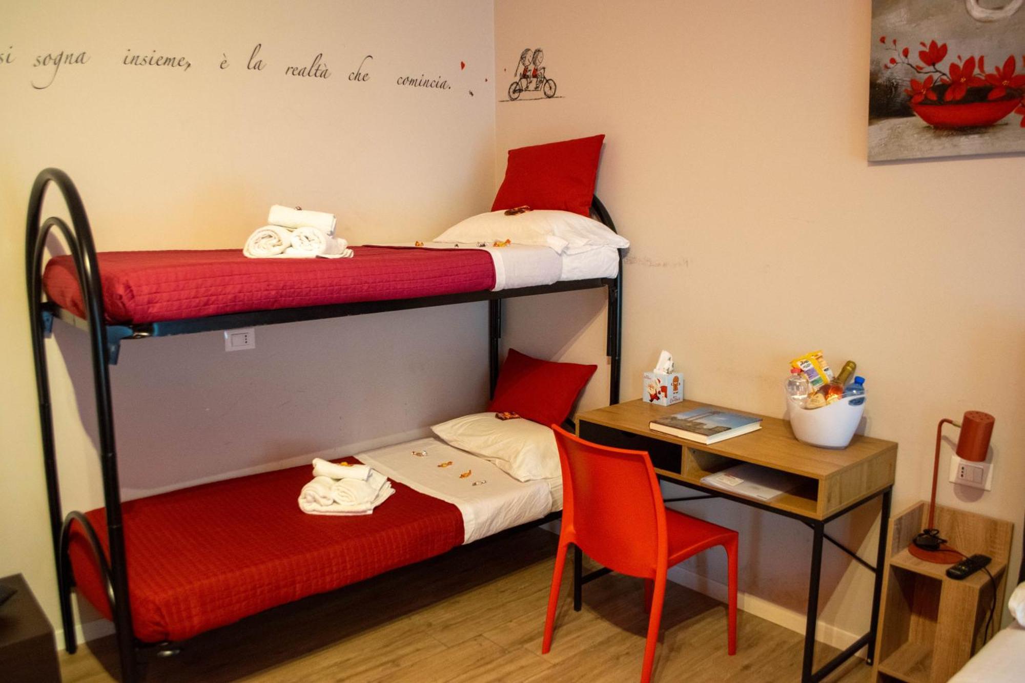 Emmanueli65 Fronte Clinica Per 4 Matrimoniale E Castello Bed & Breakfast Piacenza Dış mekan fotoğraf