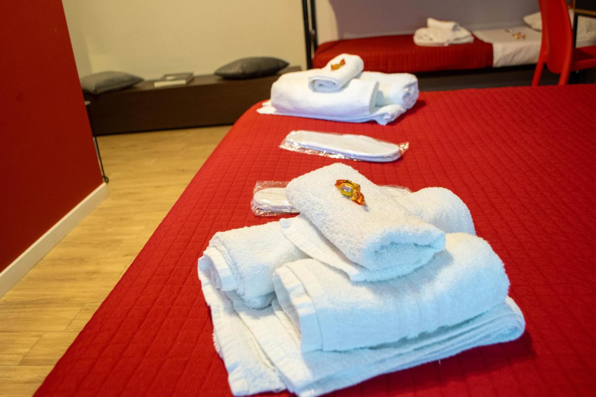 Emmanueli65 Fronte Clinica Per 4 Matrimoniale E Castello Bed & Breakfast Piacenza Dış mekan fotoğraf